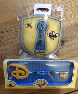 Disney Store Pluto 90th Anniversary Special Edition Key And Pin Set 2020 In Hand - Bild 1 von 5