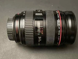 Canon 24-70mm f/2.8L USM Macro EF Mount Lens w/caps, UV filter and soft case - Picture 1 of 8