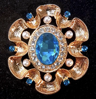 Elegante Broche REGAL Azul OVAL Perla Ondulado Remolino Dorado Estrás De Colección Inspirar Foto 1 de 4