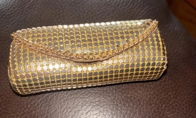 Estuche con soporte para lápiz labial de malla dorada con espejo cierre a presión de metal de colección años 50 60 Foto 1 de 4