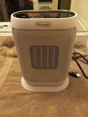 DeLonghi Heater 1500W Personal Space Heater Oscillating #HFXR41K15L (White) - Image 1 of 4