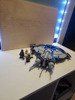 LEGO Star Wars: Droid Gunship 75042 Chewbacca tiene una grieta en el talón Foto 1 de 4