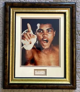 Muhammad Ali Signed professionally Framed & Matted 17 X 14 w/ 8x10 Photo - Picture 1 of 8
