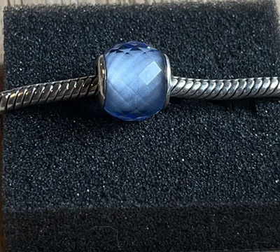 Pandora Charm hellblaue Kugel mit Facettenschliff - Bild 1 von 4