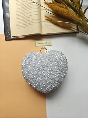 Bolso sin asas de corazón de boda nupcial con cuentas de perlas blancas  Foto 1 de 4