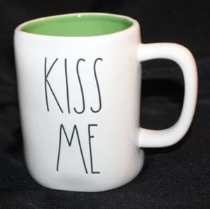 RAE DUNN Kiss Me Shamrock Kaffee Tee Kakaotasse - Bild 1 von 2