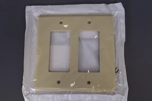 Leviton PJ262-I 2-Gang Decora/GFCI Decora Wallplate, Midway Size, Ivory - Picture 1 of 3