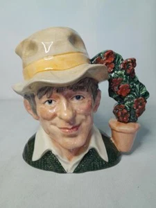 1990/91 jarra grande de personajes Royal Doulton el jardinero D6867 estilo dos - Imagen 1 de 6