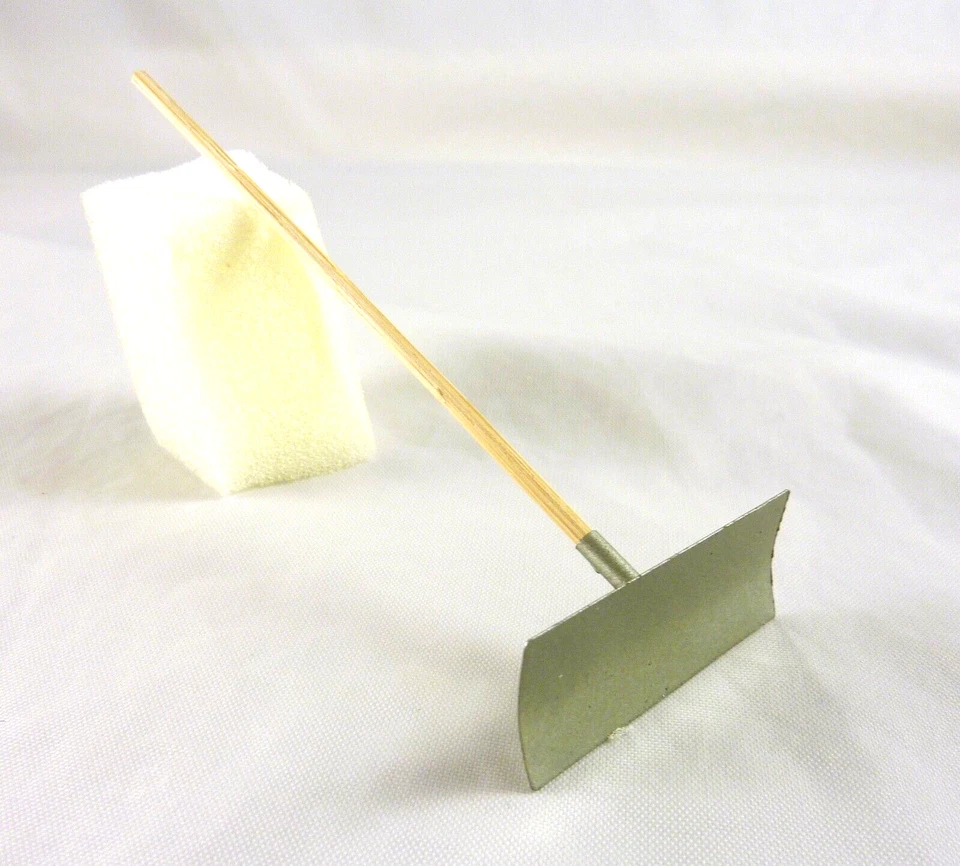 Dollhouse Miniature Winter Snow Shovel G8617