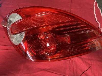 mercedes benz w251,r350,r320 left dr side tail light - Image 1 of 4