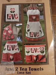 The Wooden Bear Quilt Design Just 2 Tea Towels Uncut Pattern LOVE Apron etc - Picture 1 of 3