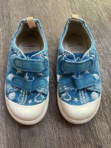 Clarks Doodles Canvas Shoes Size 7.5F (toddler/small Child)