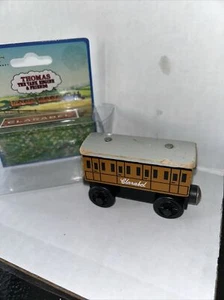 Thomas & Friends Wooden Railway ROUND MAGNET CLARABEL - ORIGINAL Box Used - Picture 1 of 10