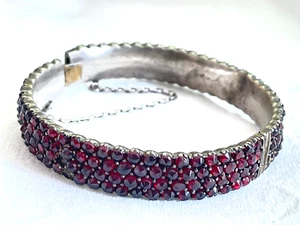 Granat Armband Armreif, Silber? nicht gestempelt mit Sicherheitskette - Picture 1 of 11