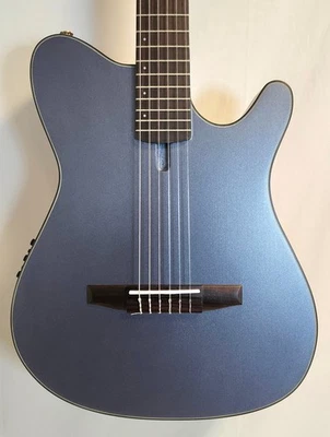Guitarra Eléctrica Acústica Ibanez FRH10NIBF Cuerda de Nylon, Tapa de Abeto Sitka Sólida, Foto 1 de 4