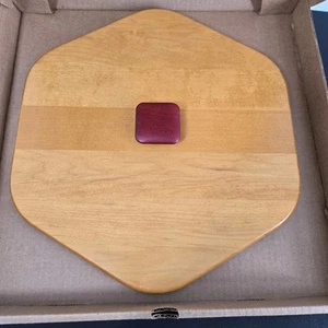 Longaberger Hostess Schneeflocke oder 14" Generationen Deckel roter Knopf Neu im Karton - Bild 1 von 8