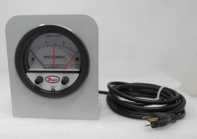 Dwyer Pressure Gauge 2002C 0-3 Inches Max 25PSIG 117 Volt 50/60Hz 10A - Image 1 of 4