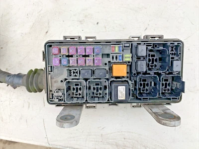 2008 TO 2010 ISUZU NPR NRR NQR 4HK1-TC FUSE BOX TESTED GOOD SEE PICS - Image 1 of 3