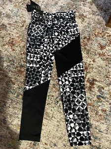 Girls (M) NIKE Training DRI FIT Leggings Capri Crop Pants Tight Fit Black/white - Picture 1 of 7