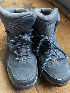 Pair of Hi Tec Womens Mount Lennox WP Hiking Boots UK Size 8 - Only worn twice - Picture 1 of 13
