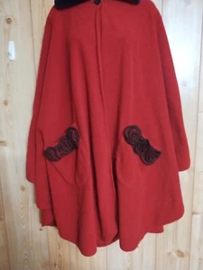 Le Moda Poncho Womens OS Red Fleece Black Faux Fur Collar Cape Pockets READ - Picture 1 of 14
