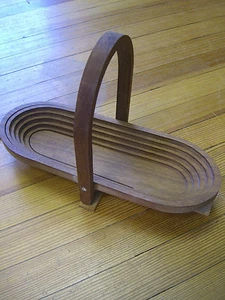 Woodcraft Arts COLLAPSIBLE FOLDING Walnut BREAD BASKET- Bridgeport, CT-1980 - Picture 1 of 10