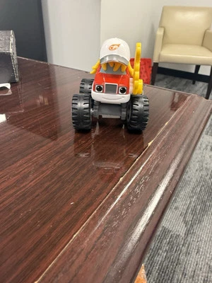 Blaze & the Monster Machines Die Cast Joe  Foto 1 de 4