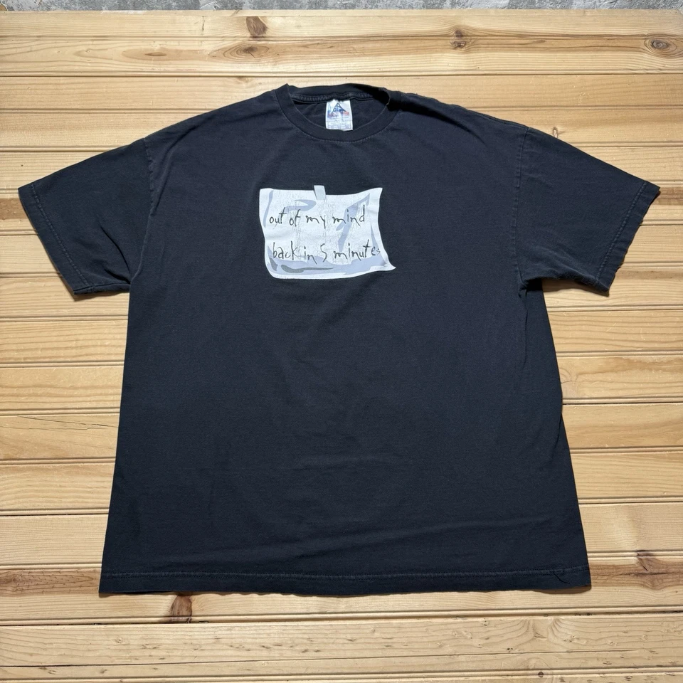 Camisa Divertida De Colección Y2K Out Of My Mind Be Back In 5 Minutes Nota Humor Talla XL Foto 1 de 4