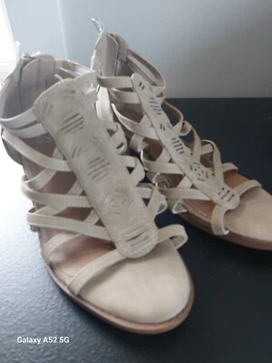 Sandalias Justice Justice corte láser punta abierta cremallera talla 8 (CB) NUEVAS CON ETIQUETAS para niñas Foto 1 de 3