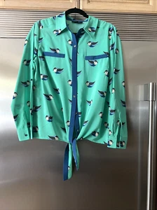 MACY'S STYLE & CO BLUSE BLUEBIRDS VORNE ZUM BINDEN CTR TOP MEERSCHAUM GRÜN MIT BLAUEN VÖGELN - Bild 1 von 9