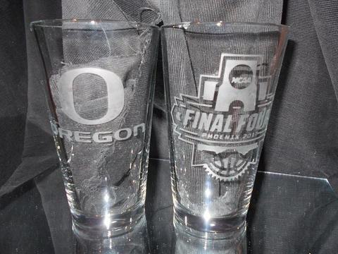 2017 FINAL FOUR CONTENDER OREGON DUCKS ETCHED 16 oz PINT GLASSES (2) NEW Cover