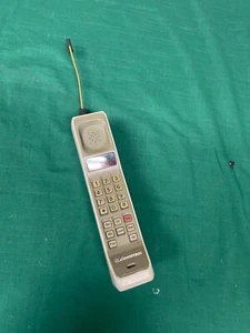 vintage Motorola brick cell phone F09FSD8826AN cellphone prop CBS WBBN - Photo 1 sur 13