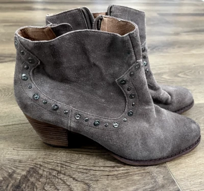 Botines de mujer talla 9 Corso Como tacón bajo gamuza neutra  Foto 1 de 4