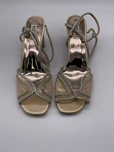 Sandalia Badgley Mischka Hey Block para mujer talla 13M nueva sin caja dorada - Imagen 1 de 7