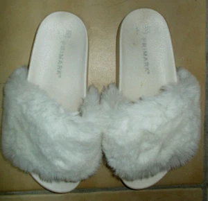 neckische weiße Fell-Pantoffel von PRIMARK Gr. 40 - ANSEHEN!! - Bild 1 von 2