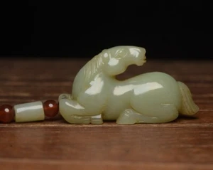 China Exquisite Natural Hetian Jade Hand-carved Horse Animal YuPei Pendant - Picture 1 of 9