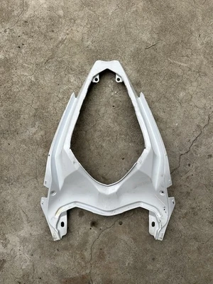 Carenado trasero central trasero OEM cubierta trasera / carrocería 18-23 EX400 Ninja 400 Foto 1 de 2
