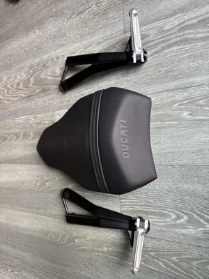 Asiento de pasajero OEM DUCATI 848, 1098, 1198, clavijas, perchas, clavija, pasajero Foto 1 de 4