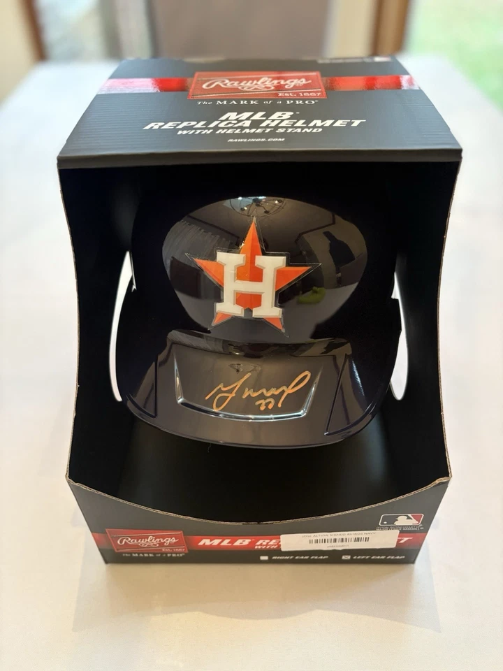 🔥Casco de bateo tamaño completo firmado por José Altuve Beckett certificado de autenticidad🔥 Foto 1 de 2