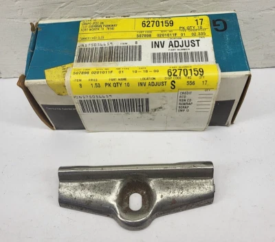 Новый из старых запасов 1966 1977 Chevrolet пикап C10 Corvette Camaro аккумулятор удерживающий зажим - Изображение 1 из 2