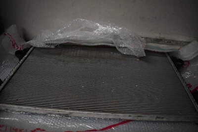 Radiador Porsche Panamera 2010-2013 OEM de fábrica Foto 1 de 4