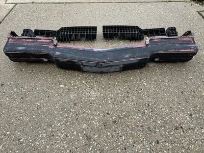 Cubierta de parachoques delantero Chevrolet Monte Carlo 1978-1979-1980 con soportes Foto 1 de 4