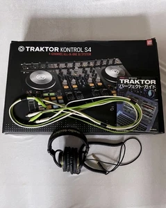 Native Instruments Traktor Kontrol S4 MK2 DJ Controller come nuovo con extra testato - Foto 1 di 10