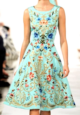 Oscar de la Renta Primavera 2014 Pasarela Bordado Azul Seda Vestido de Cóctel EE. UU. 2 Foto 1 de 4