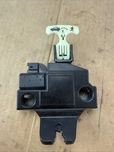 TOYOTA CAMRY 2018-2024 REAR TRUNK DECK LID LOCK ACTUATOR MOTOR OEM - Bild 1 von 5
