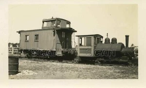 9G334 RP 1940s RAILROAD DINKY 0-4-0T LOCOMOTIVE & 4 WHEEL CABOOSE WHAT/WHERE - Picture 1 of 1