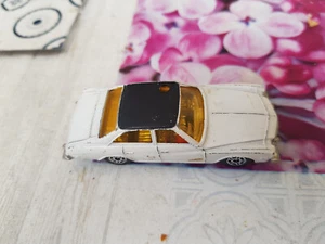 K-37 corgi juniors: Buick Regal weiss, Leuchte vorhanden (im Fahrzeug) - Bild 1 von 5
