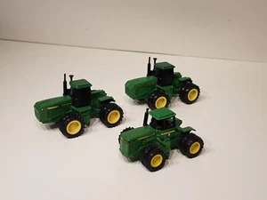 ERTL 1/64 ENSEMBLE DE 3 TRACTEURS JOHN DEERE LOT N’2 - Imagen 1 de 11