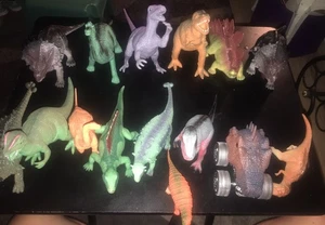 Vintage  Lot of  15 Toy Dinosaur Different Size - Picture 1 of 8