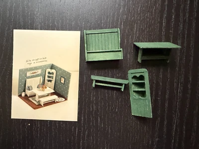 Mesa de comedor de cocina miniatura para casa de muñecas con bancos y cobertizo de esquina Foto 1 de 4